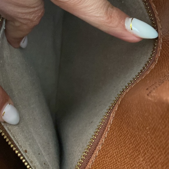 Authentic Saint Cloud GM In good condition - Picture 9 of 17